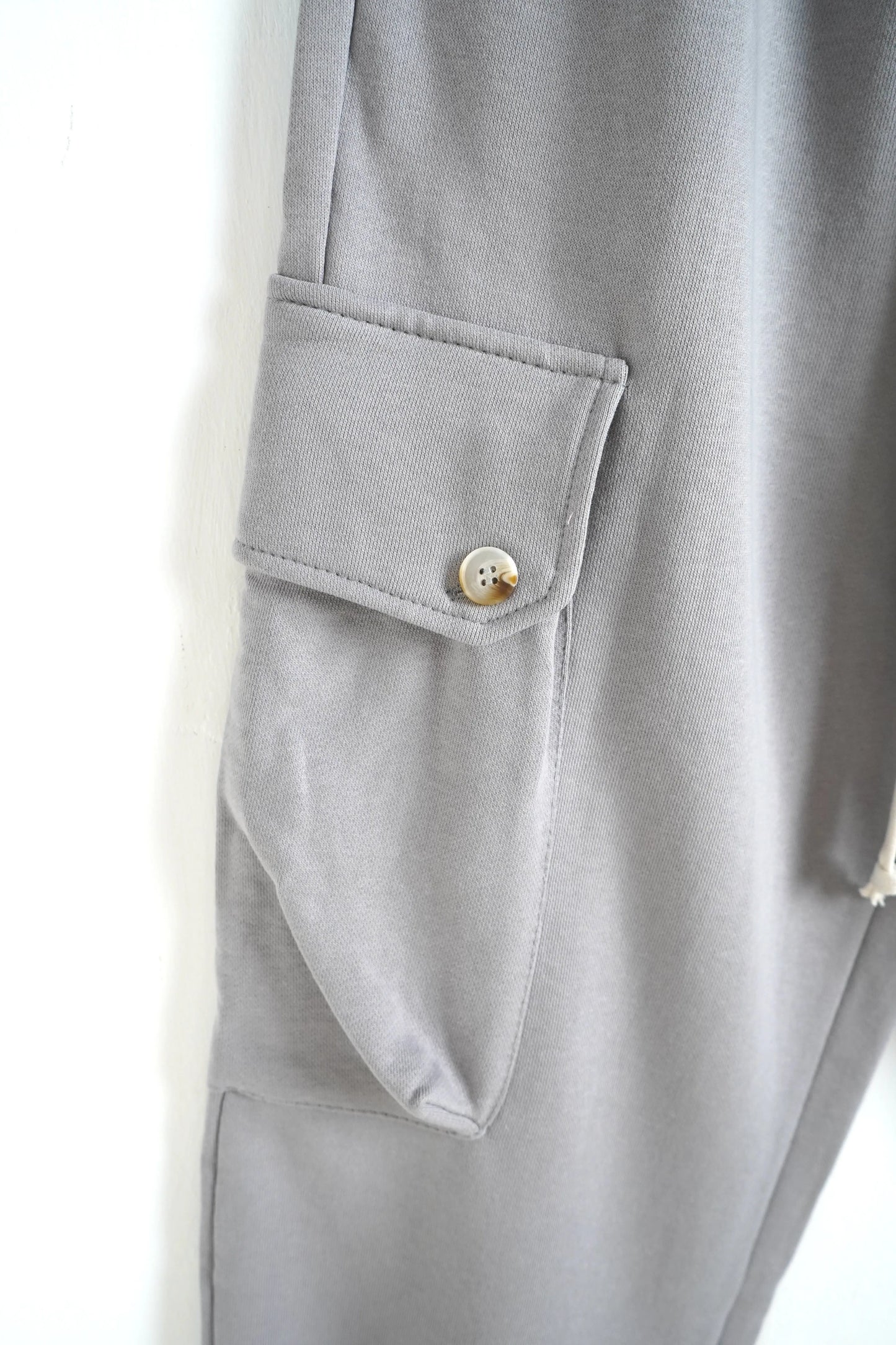 pantalone cargo grigio tasche oversize lacci duca homme 2