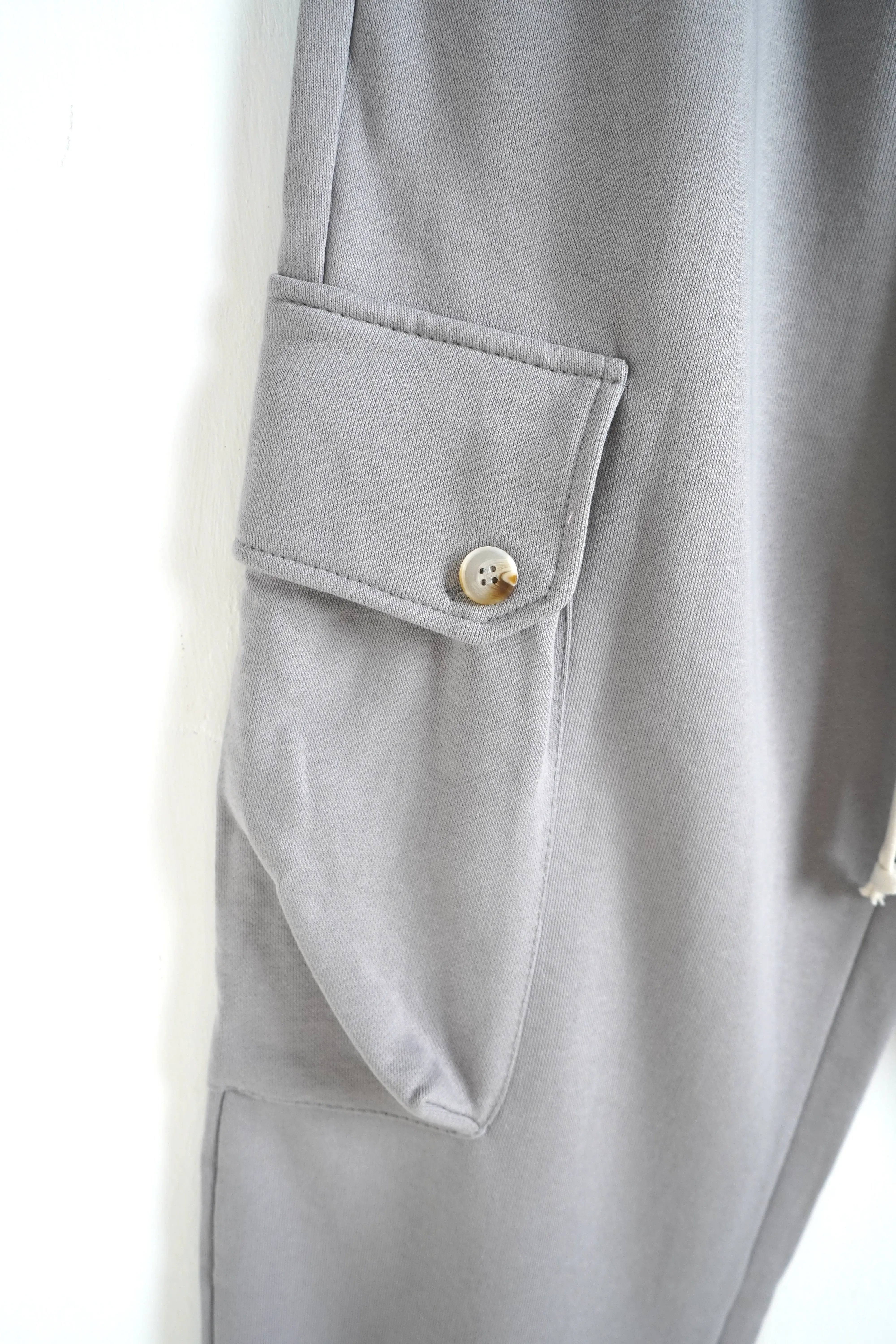 pantalone cargo grigio tasche oversize lacci duca homme 2