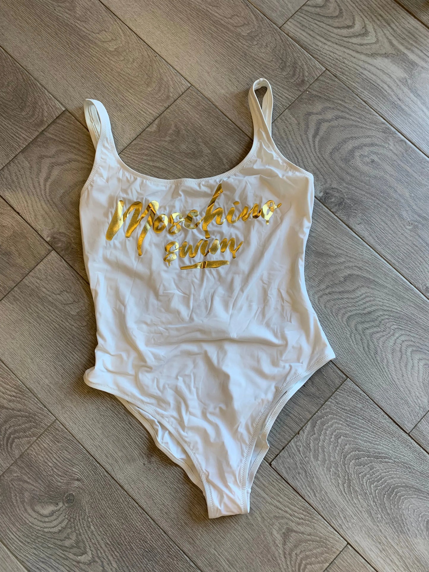 COSTUME MOSCHINO DONNA INTERO LOGO GOLD/BIANCO (6737290952837)