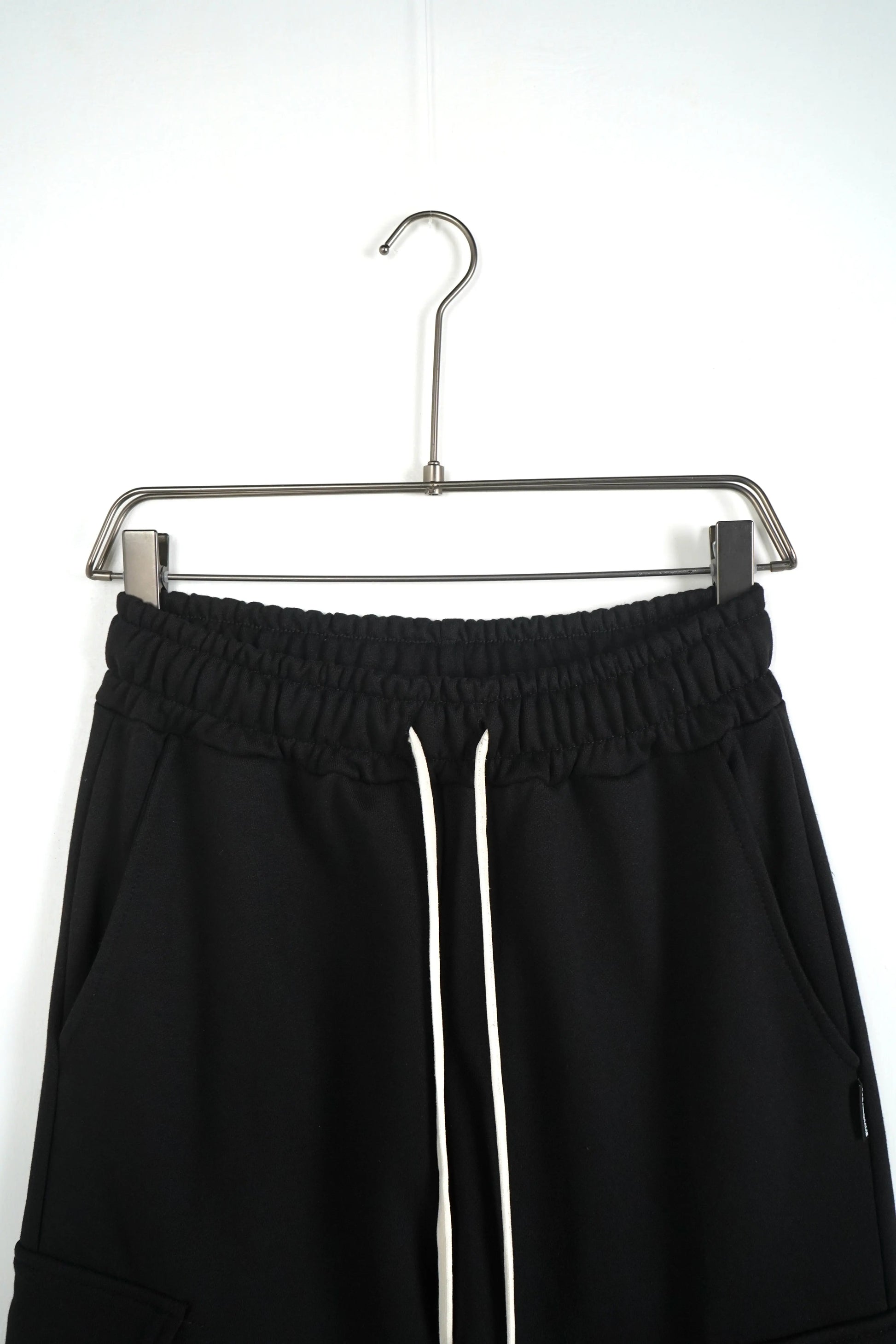 pantalone cargo nero tasche oversize lacci duca homme 2