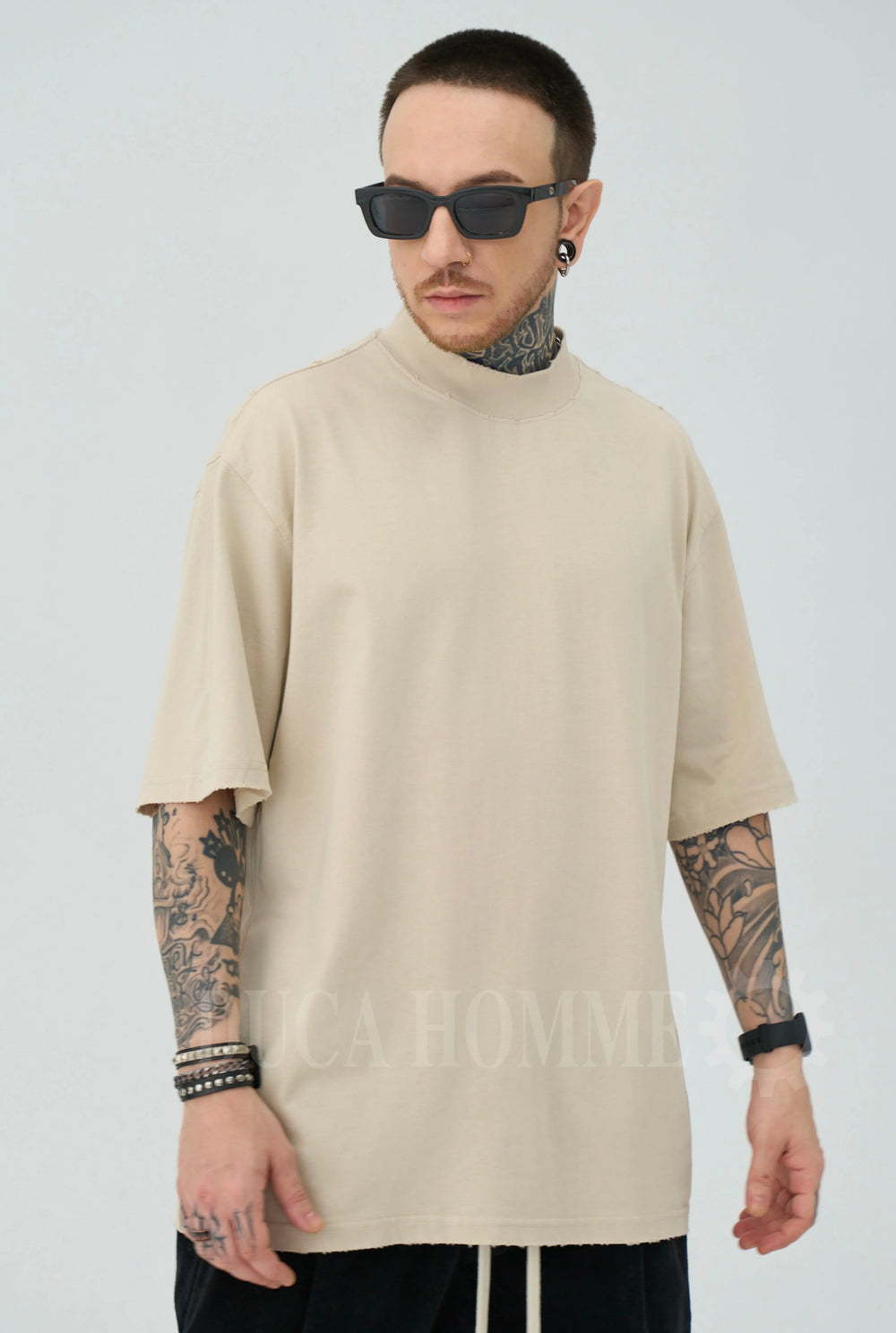 t-shirt cotone oversize beige con rotture e strappi duca homme uomo