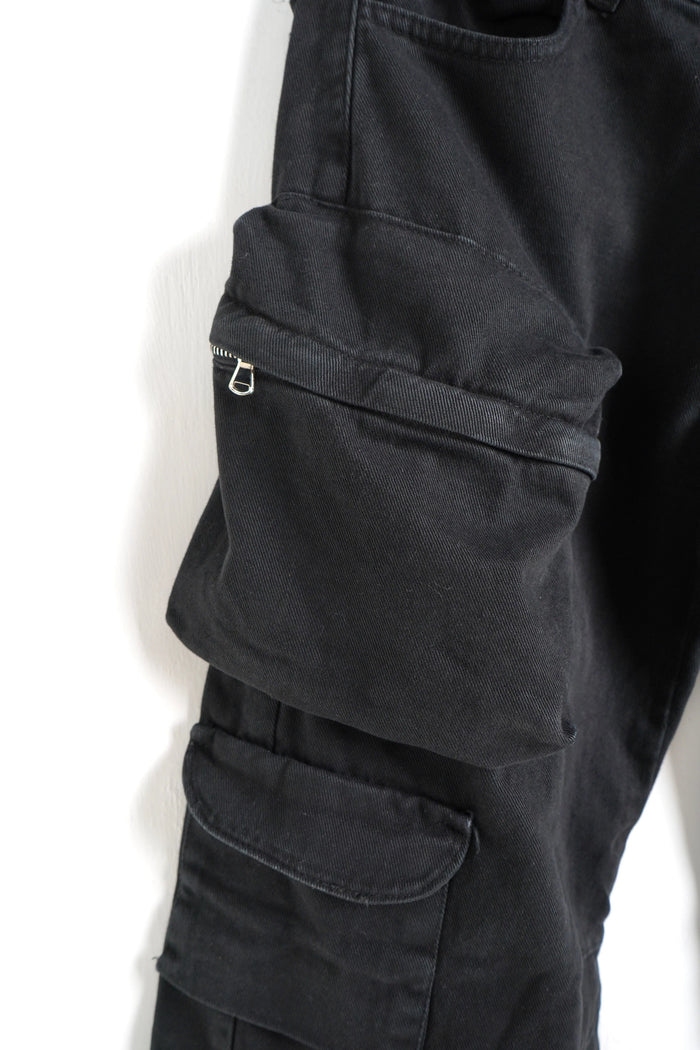 JEANS CARGO NERO (9578640474439)