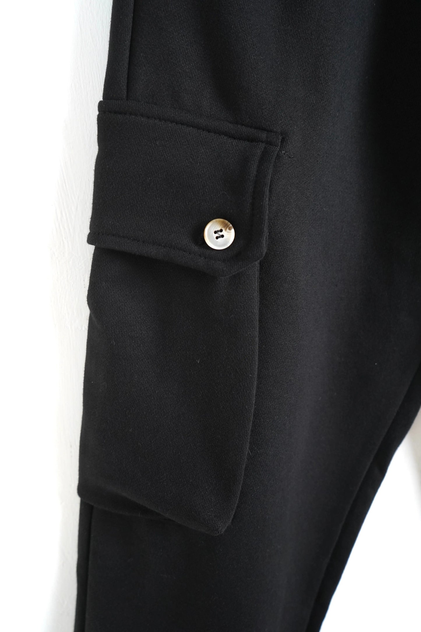 pantalone cargo nero tasche oversize lacci duca homme 1