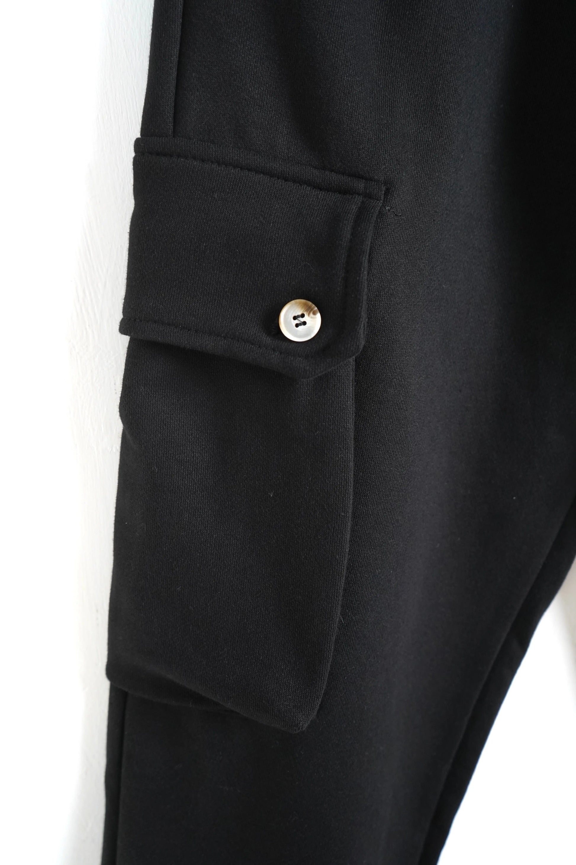 pantalone cargo nero tasche oversize lacci duca homme 1