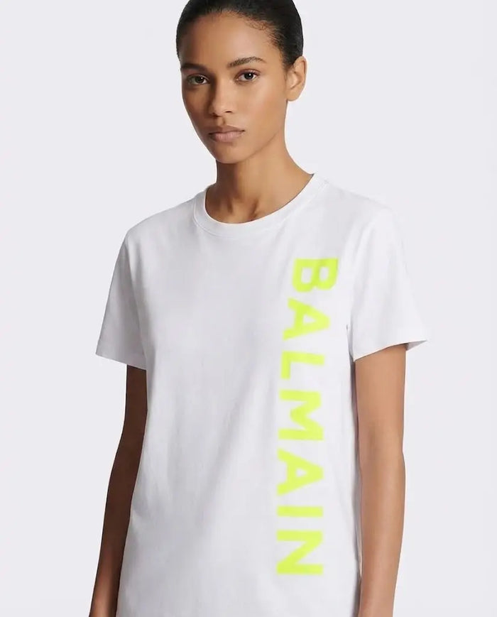T Shirt Balmain | Logo Verticale Fluo | Bianco Balmain